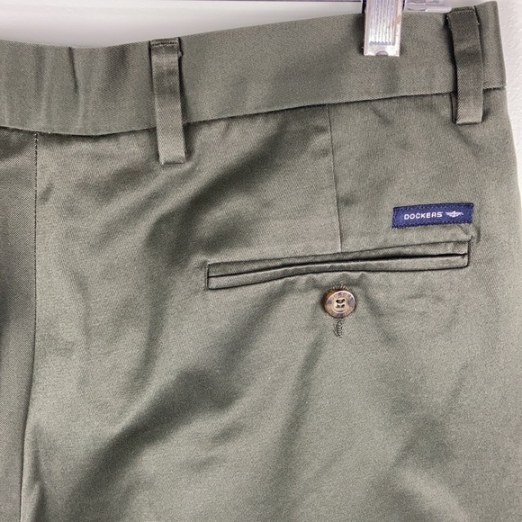 Pleated Green Dockers Classic Fit - Picture 4 of 4
